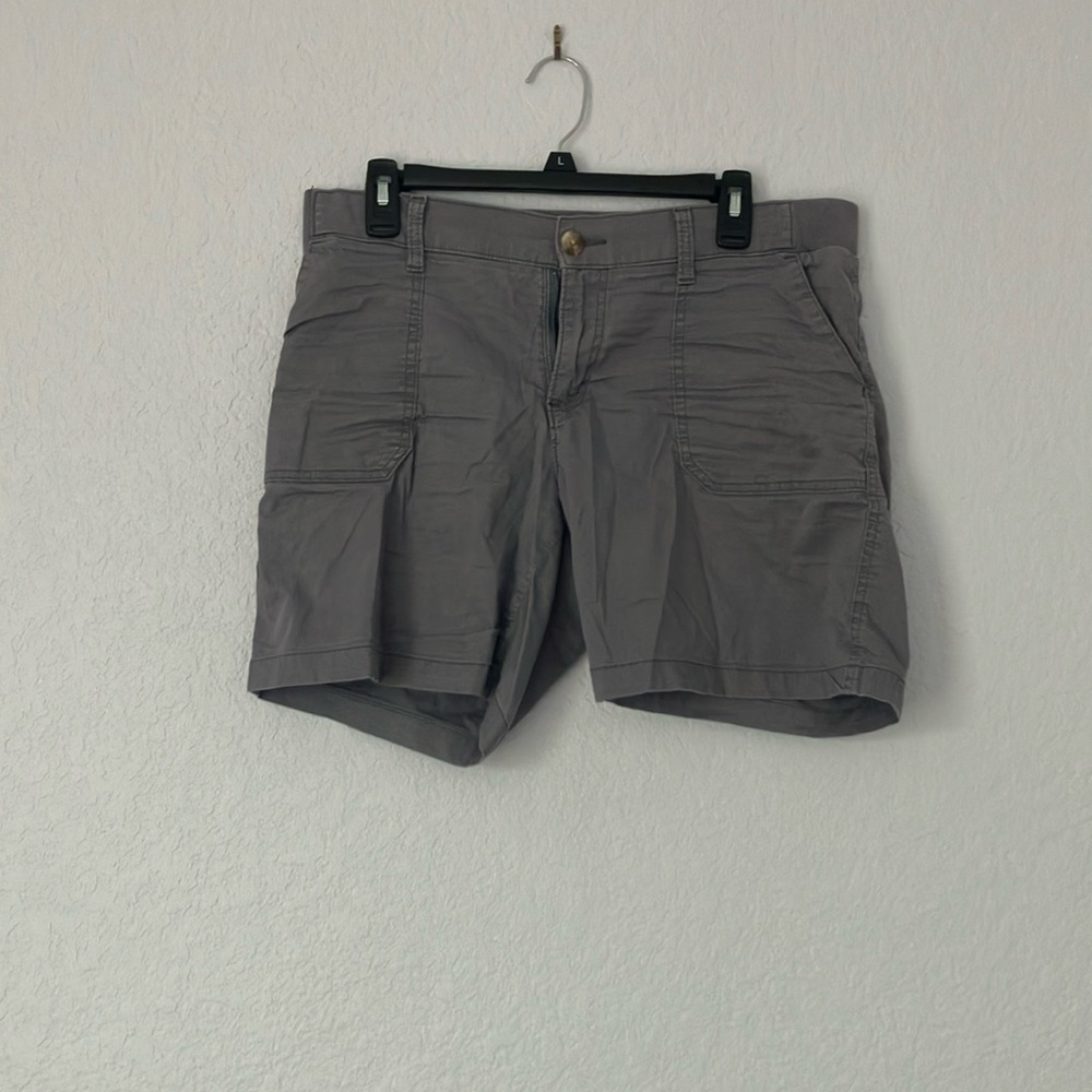 Looser fitted shorts (mid-rise)